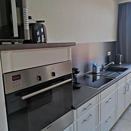 Dachgefluester * Schwerin (Mecklenburg-Vorpommern)